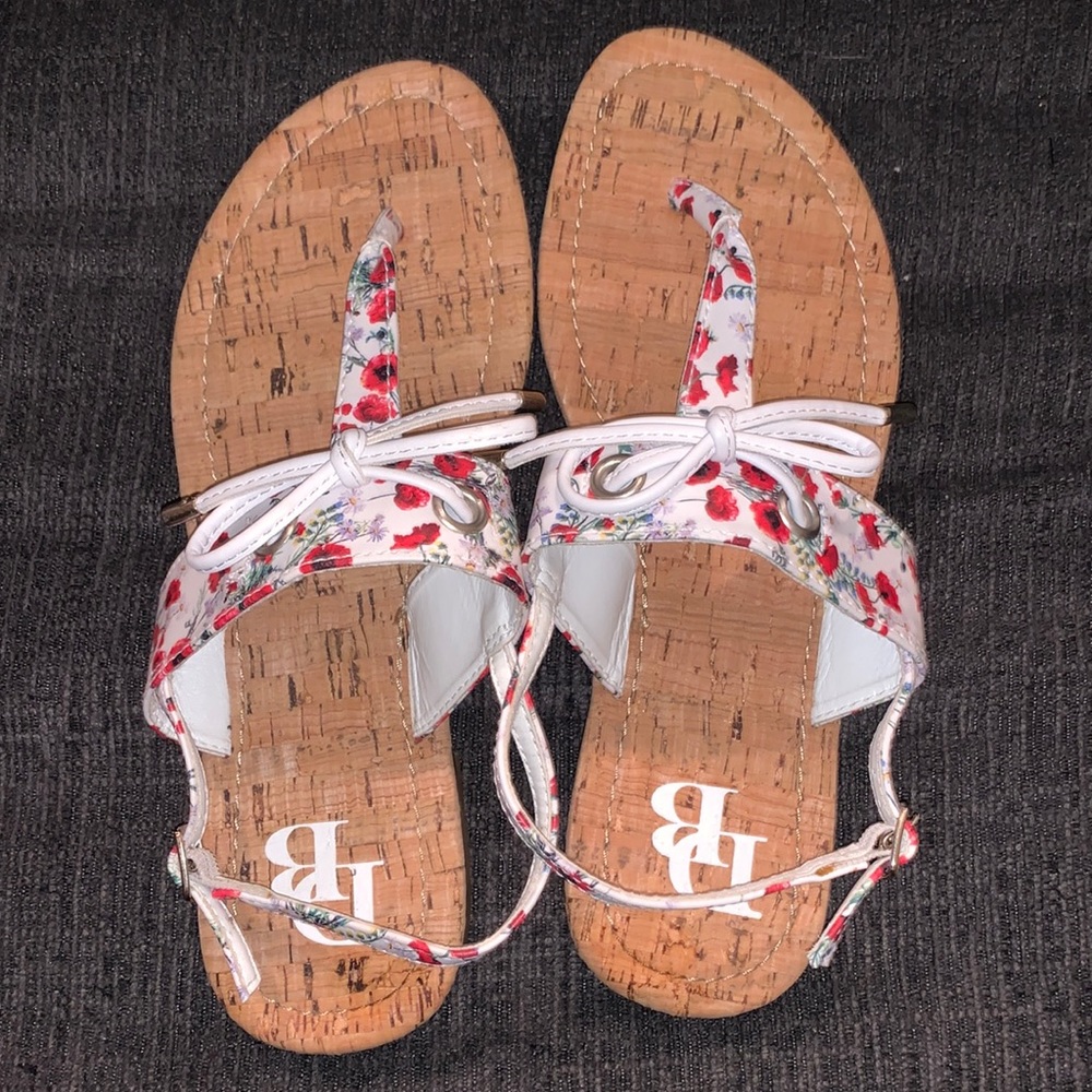 KOHLS floral sandals with straps